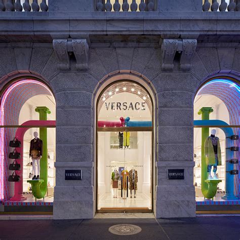 Stipendi per Model presso Gianni Versace, New York City